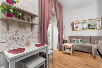 Część wypoczynkowa w obiekcie Targowa 21 by Homeprime