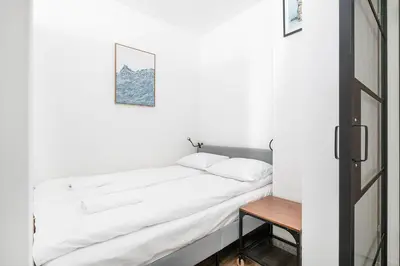 Łóżko lub łóżka w pokoju w obiekcie RentPlanet - Fort Wola