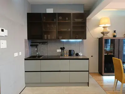 Kuchnia lub aneks kuchenny w obiekcie Bliska Wola Towers 1 bedroom apartment