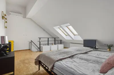 Łóżko lub łóżka w pokoju w obiekcie Kabacki Dukt 14 Loft Apartment by Solarento