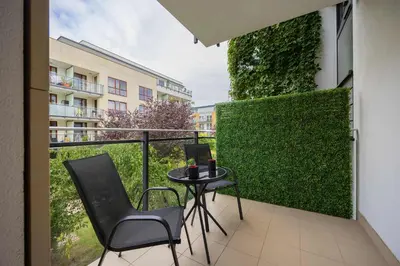 Balkon lub taras w obiekcie Teodorowicza Elegant Apartment with Parking in Warsaw by Noclegi Renters