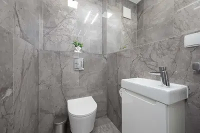 Łazienka w obiekcie Teodorowicza Elegant Apartment with Parking in Warsaw by Noclegi Renters
