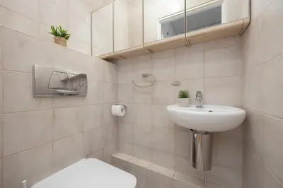 Łazienka w obiekcie Spacious Air-conditioned Apartment with Balcony Close to PGE Narodowy by Noclegi Renters