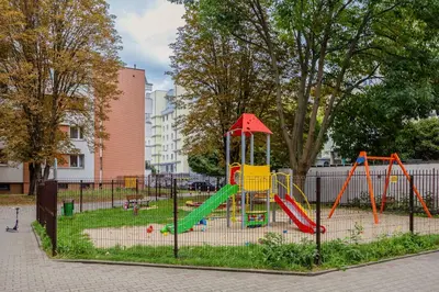 Plac zabaw dla dzieci w obiekcie Spacious Air-conditioned Apartment with Balcony Close to PGE Narodowy by Noclegi Renters