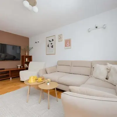 Spacious Air-conditioned Apartment with Balcony Close to PGE Narodowy by Noclegi Renters