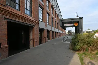 Budynek, w którym mieści się apartament