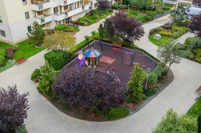 Plac zabaw dla dzieci w obiekcie Warsaw Ursus Modern Apartment with Parking, AC & Balcony by Noclegi Renters