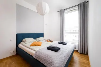 Łóżko lub łóżka w pokoju w obiekcie Kolska Superior Apartment by BookingHost