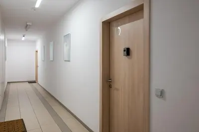 Plan piętra w obiekcie Kolska Superior Apartment by BookingHost