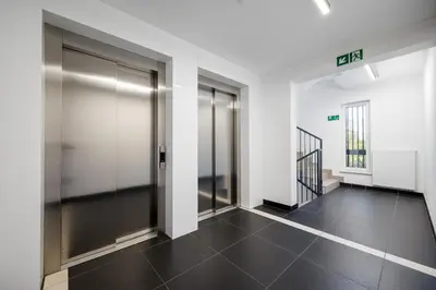 Plan piętra w obiekcie Wola Grzybowska Lavish Apartment by BookingHost