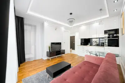 Kuchnia lub aneks kuchenny w obiekcie Wola Grzybowska Lavish Apartment by BookingHost