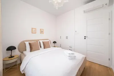 Łóżko lub łóżka w pokoju w obiekcie Racławicka 7 Superior Apartment by BookingHost