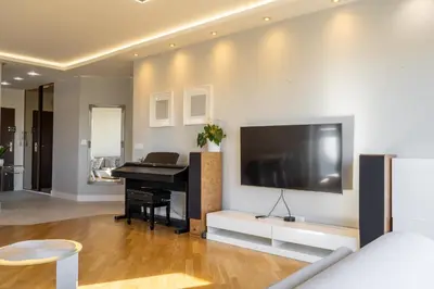 Telewizja i/lub zestaw kina domowego w obiekcie Warsaw Marina Apartment, 3 Bedrooms, Balcony, Garage