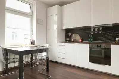 Kuchnia lub aneks kuchenny w obiekcie Apartament Chmielna by Your Freedom