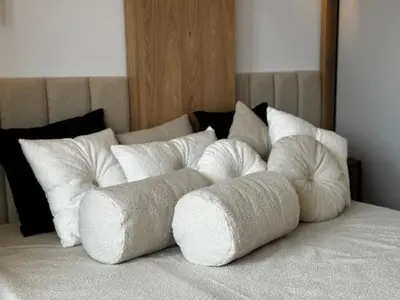Łóżko lub łóżka w pokoju w obiekcie Family & Business Apartments PREMIUM No 2 - 1 Bedroom with Private Jacuzzi, Balcony, Parking