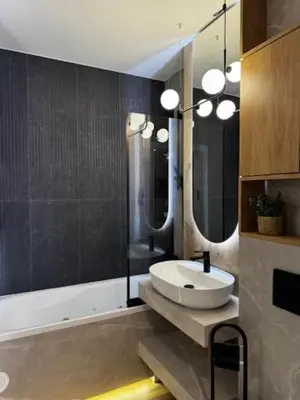 Łazienka w obiekcie Family & Business Apartments PREMIUM No 2 - 1 Bedroom with Private Jacuzzi, Balcony, Parking