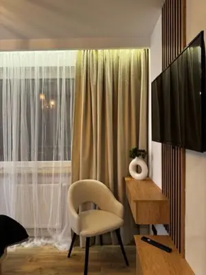 Telewizja i/lub zestaw kina domowego w obiekcie Family & Business Apartments PREMIUM No 2 - 1 Bedroom with Private Jacuzzi, Balcony, Parking