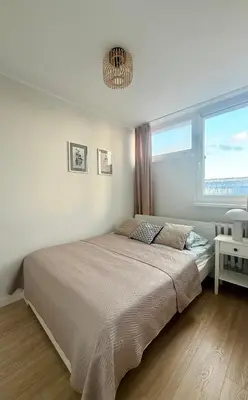 Łóżko lub łóżka w pokoju w obiekcie Cozy Stay Krochmalna Apartment