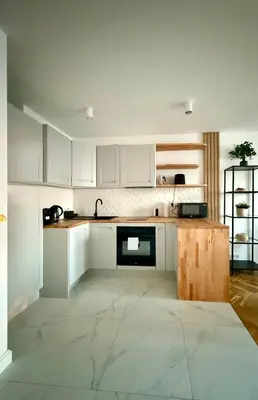 Kuchnia lub aneks kuchenny w obiekcie Cozy Stay Żelazna Apartment