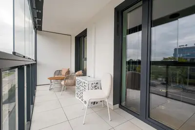 Balkon lub taras w obiekcie Jerozolimskie Modern Apartment by BookingHost