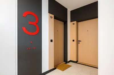 Plan piętra w obiekcie Jerozolimskie Modern Apartment by BookingHost