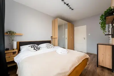 Łóżko lub łóżka w pokoju w obiekcie Metro Ursynów Superior Apartment by BookingHost