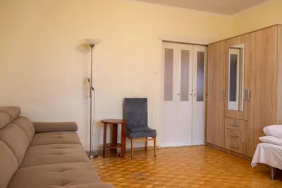 Część wypoczynkowa w obiekcie Spacious Apartment with a Balcony in Bielany