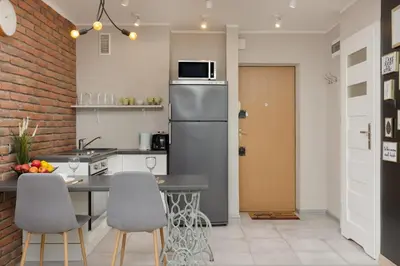 Kuchnia lub aneks kuchenny w obiekcie Charming Studio in Warsaw Center with Air Conditioning by Noclegi Renters