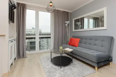Część wypoczynkowa w obiekcie Charming Studio in Warsaw Center with Air Conditioning by Noclegi Renters