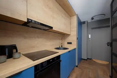 Kuchnia lub aneks kuchenny w obiekcie Central Warsaw Modern Studio with AC and next to the Metro by Noclegi Renters