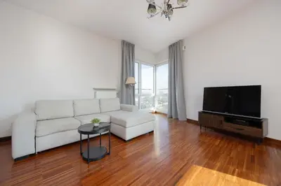 Telewizja i/lub zestaw kina domowego w obiekcie Family Apartment with 2 Bedrooms on the 16th Floor in Warsaw by Noclegi Renters