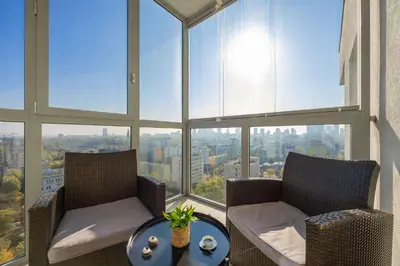 Część wypoczynkowa w obiekcie Family Apartment with 2 Bedrooms on the 16th Floor in Warsaw by Noclegi Renters