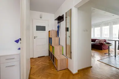 Telewizja i/lub zestaw kina domowego w obiekcie Warszawa Wola Homely Apartment by BookingHost