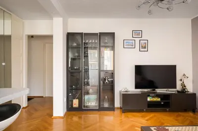 Telewizja i/lub zestaw kina domowego w obiekcie Warszawa Wola Homely Apartment by BookingHost