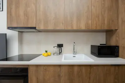 Kuchnia lub aneks kuchenny w obiekcie Towarowa Towers Comfortable Apartment with Air Conditioning Ideal for Remote Work by Noclegi Renters