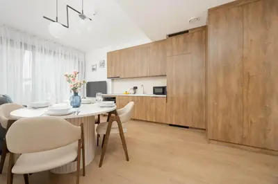 Kuchnia lub aneks kuchenny w obiekcie Towarowa Towers Comfortable Apartment with Air Conditioning Ideal for Remote Work by Noclegi Renters