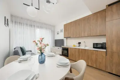 Kuchnia lub aneks kuchenny w obiekcie Towarowa Towers Comfortable Apartment with Air Conditioning Ideal for Remote Work by Noclegi Renters