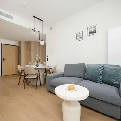 Towarowa Towers Comfortable Apartment with Air Conditioning Ideal for Remote Work by Noclegi Renters