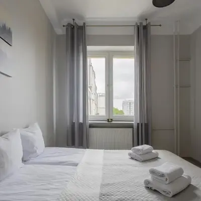Urban Chic - Comfortable 2-Bedroom in City Center