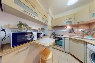 Kuchnia lub aneks kuchenny w obiekcie Mirabelle Apartment Metro Wierzbno Mokotow