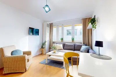 Telewizja i/lub zestaw kina domowego w obiekcie Mirabelle Apartment Metro Wierzbno Mokotow