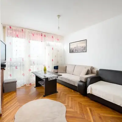 Chłodna Downtown Apartment by BookingHost