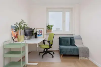 Telewizja i/lub zestaw kina domowego w obiekcie Unique 2 Bedroom Apartment with Air Conditioning in Warsaw by Noclegi Renters