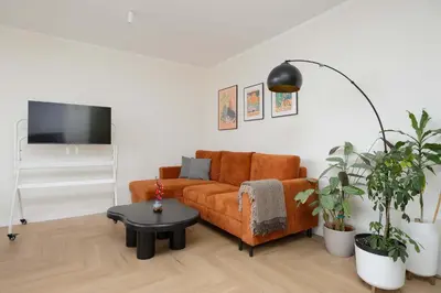 Telewizja i/lub zestaw kina domowego w obiekcie Unique 2 Bedroom Apartment with Air Conditioning in Warsaw by Noclegi Renters