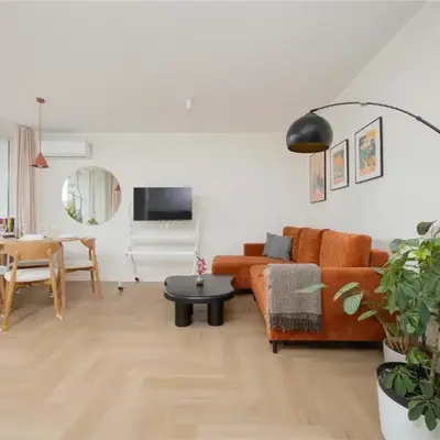 Unique 2 Bedroom Apartment with Air Conditioning in Warsaw by Noclegi Renters