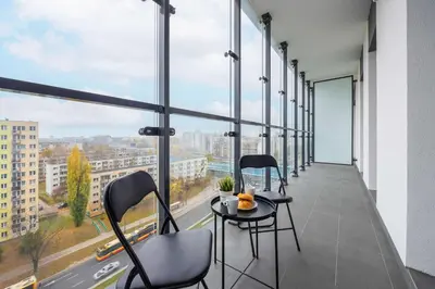 Balkon lub taras w obiekcie Kasprzaka Comfy Apartment near Metro Plocka with AC by Noclegi Renters
