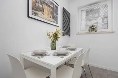 Plan piętra w obiekcie Blue Apartment in Warsaw with Desk for Remote Work and Parking by Noclegi Renters