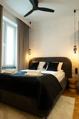Łóżko lub łóżka w pokoju w obiekcie Goldline Premium Studio City Center