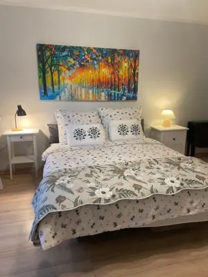 Łóżko lub łóżka w pokoju w obiekcie Marti apartament Metro Bródno