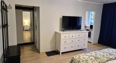 Telewizja i/lub zestaw kina domowego w obiekcie Marti apartament Metro Bródno